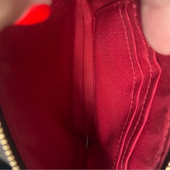 COACH CROSSGRAIN LEATHER CORNER ZIP WRISTLET - Picture 6 of 7